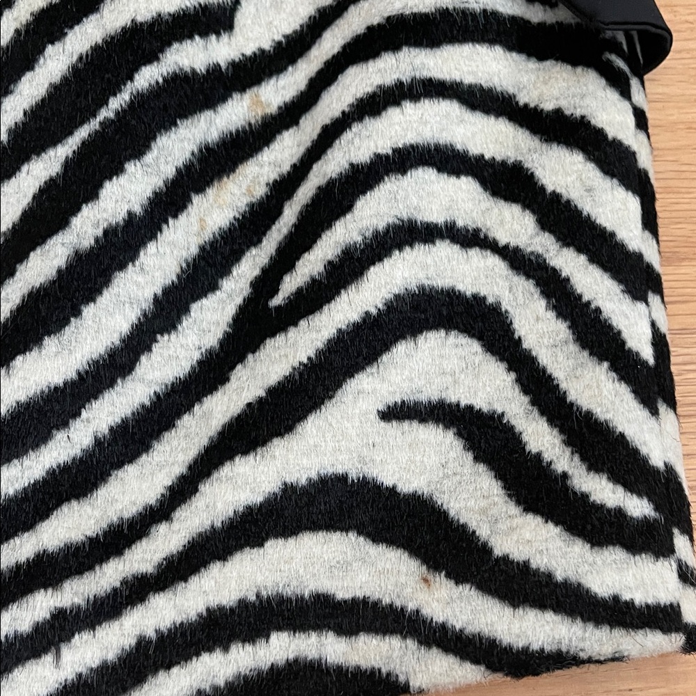 Chic Zebra Pattern Mini Skirt - Picture 9 of 14